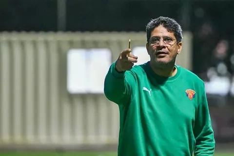 أيمن الرمادي: أحتاج لقندوسي.. وطلبت ضم الدبيس لكن كولر رفض 